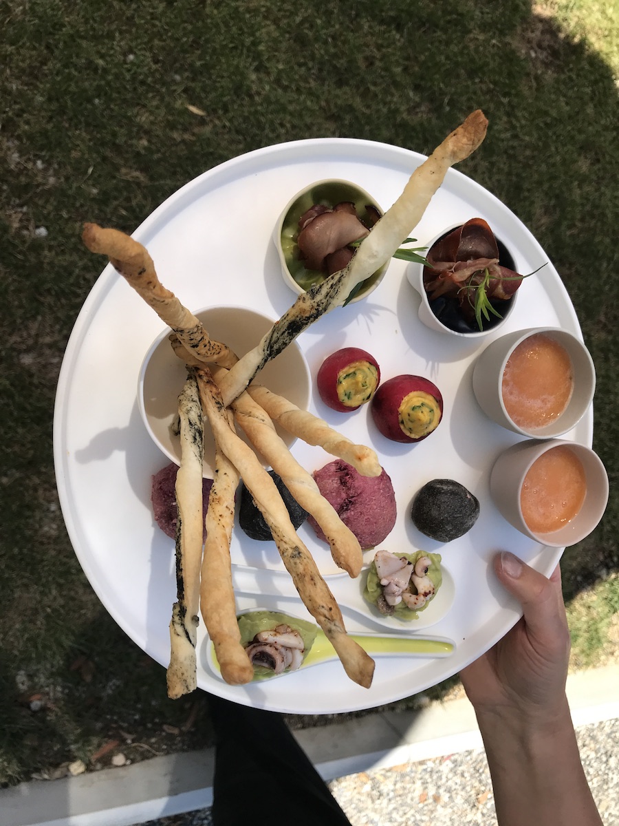 Mets en scène au jardin et à l'église photo #1