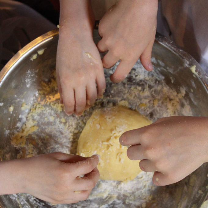 Les enfants mettent les mains à la pâte 2018 photo #16