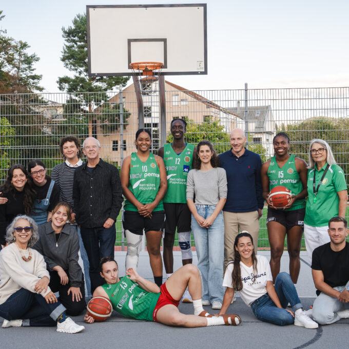 Les Tables Éphémères : les lieux du sport – Terrain de street basket du Collège Arnold-Reymond
